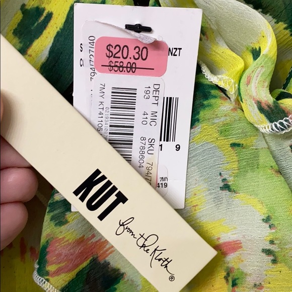 Fun and flirty sheer floral top - Picture 3 of 4